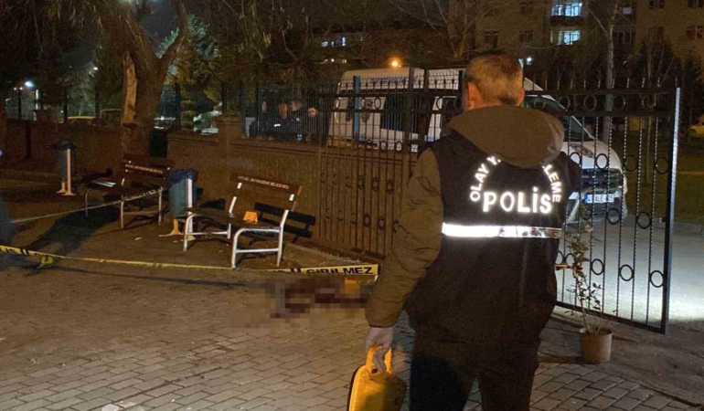 okul-bahcesindeki-korkunc-cinayet-evladim-oglunun-gozu-onunde-hunharca-katledildi-PmYG9EEw.jpg
