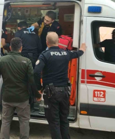 okul-cikisi-parkta-bicakli-kavga-2-cocuk-bicaklanarak-yaralandi-iXXCWdmY.jpg