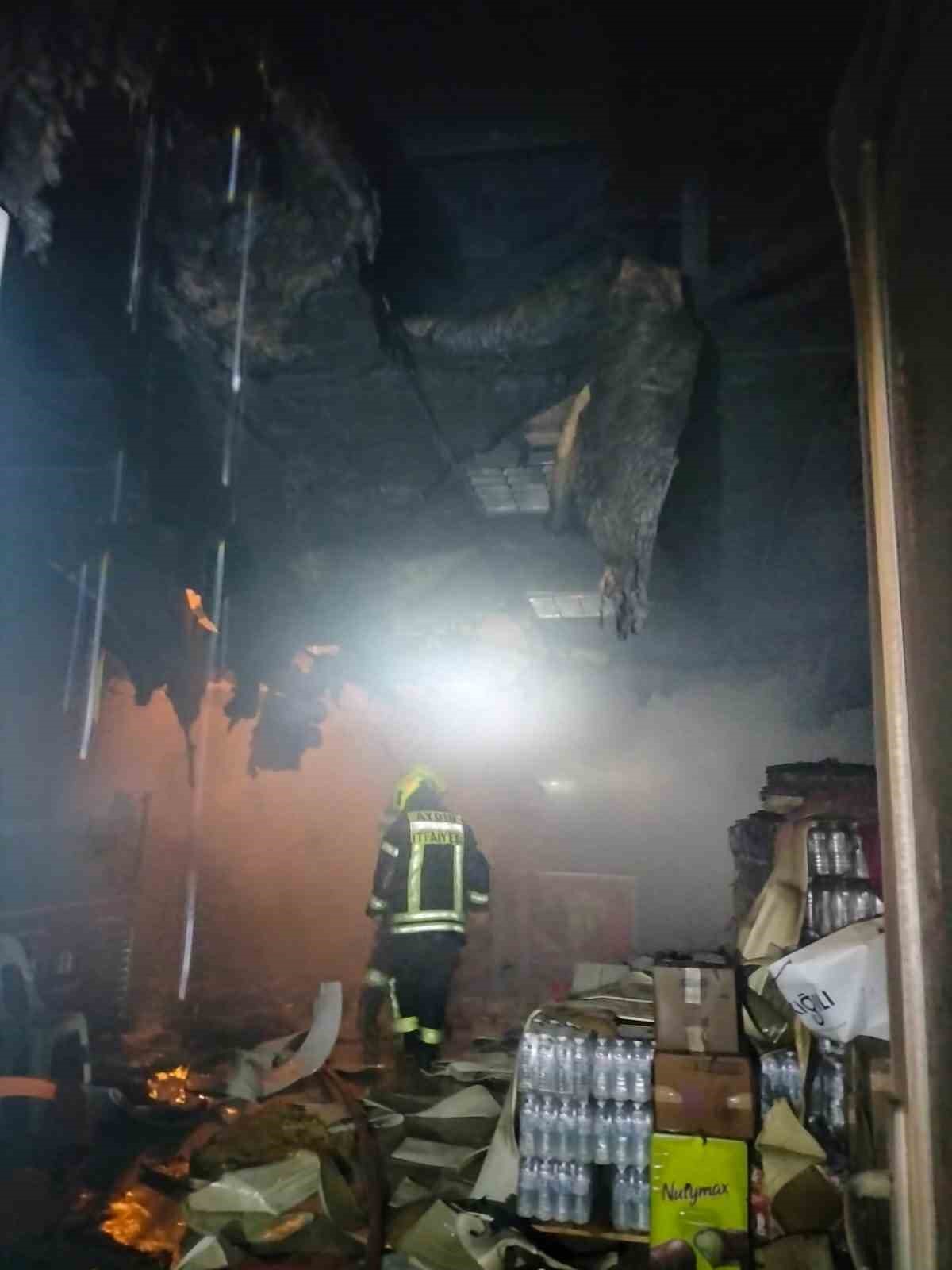 okul kantininde cikan yangin panikletti alevler geceyi aydinlatti 4 tFdZOzc4