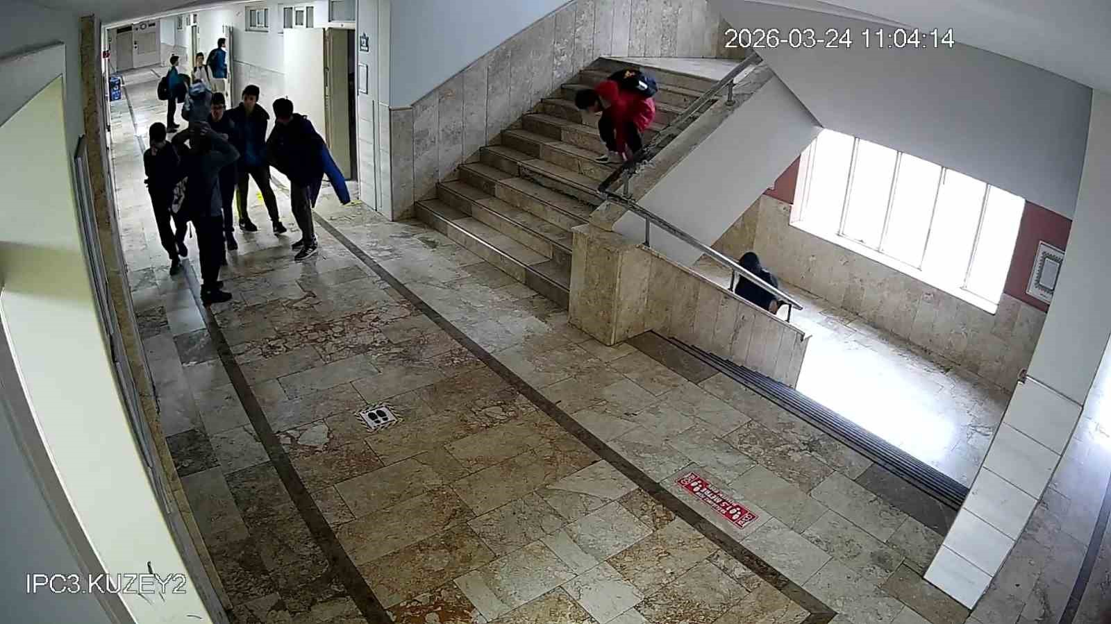 Okul koridorunda para buldu, aklına ilk gelen hadisle öğretmenler odasının yolunu tuttu 5 okul koridorunda para buldu aklina ilk gelen hadisle ogretmenler odasinin yolunu tuttu 1 dXVj1ZdX
