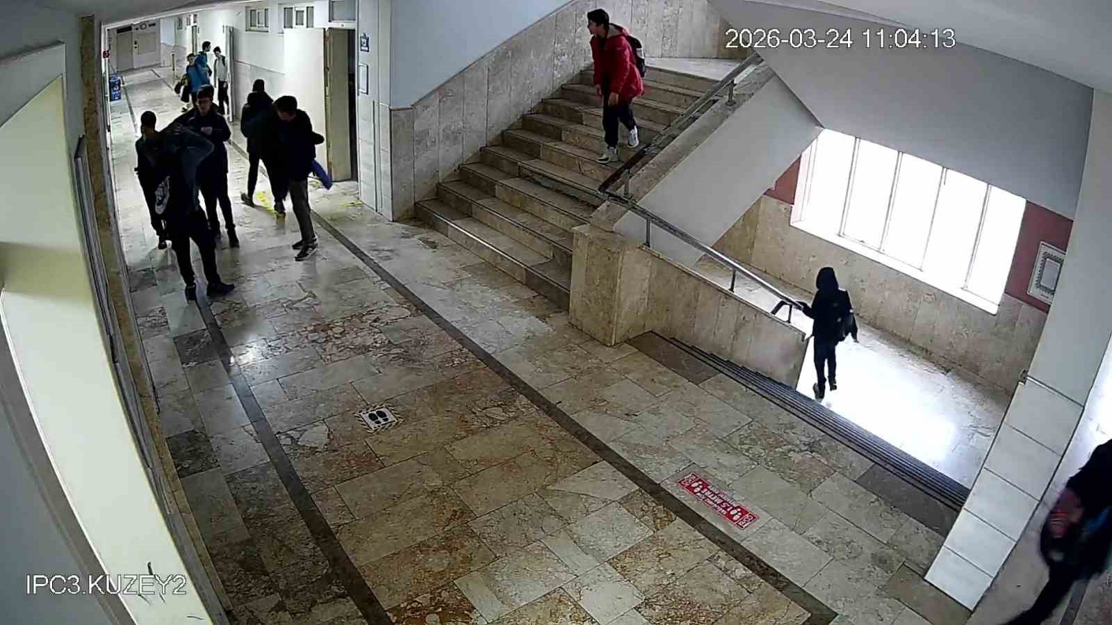 Okul koridorunda para buldu, aklına ilk gelen hadisle öğretmenler odasının yolunu tuttu 6 okul koridorunda para buldu aklina ilk gelen hadisle ogretmenler odasinin yolunu tuttu 2 7murU3TQ