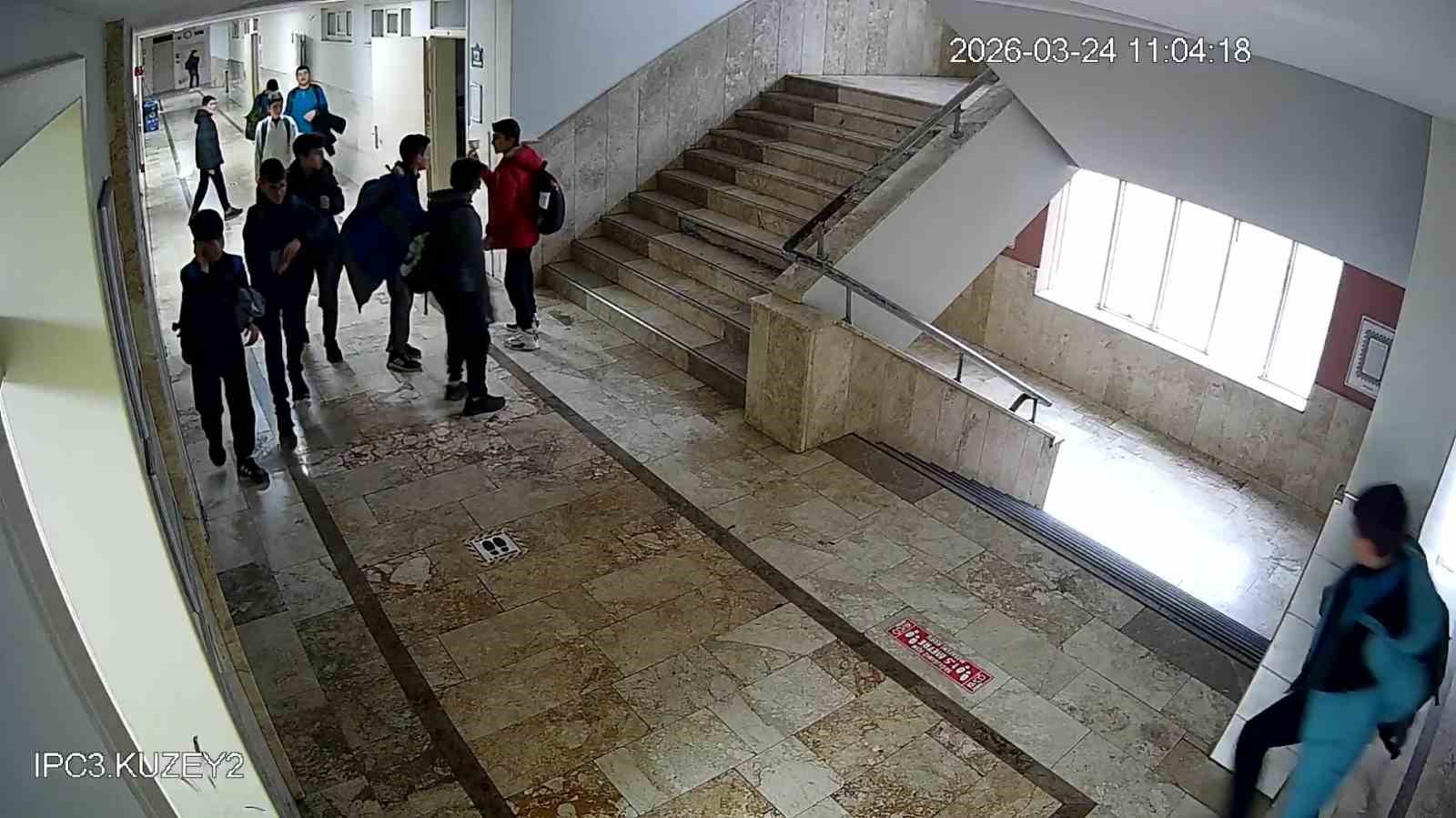 Okul koridorunda para buldu, aklına ilk gelen hadisle öğretmenler odasının yolunu tuttu 7 okul koridorunda para buldu aklina ilk gelen hadisle ogretmenler odasinin yolunu tuttu 3 gXO7C4uA