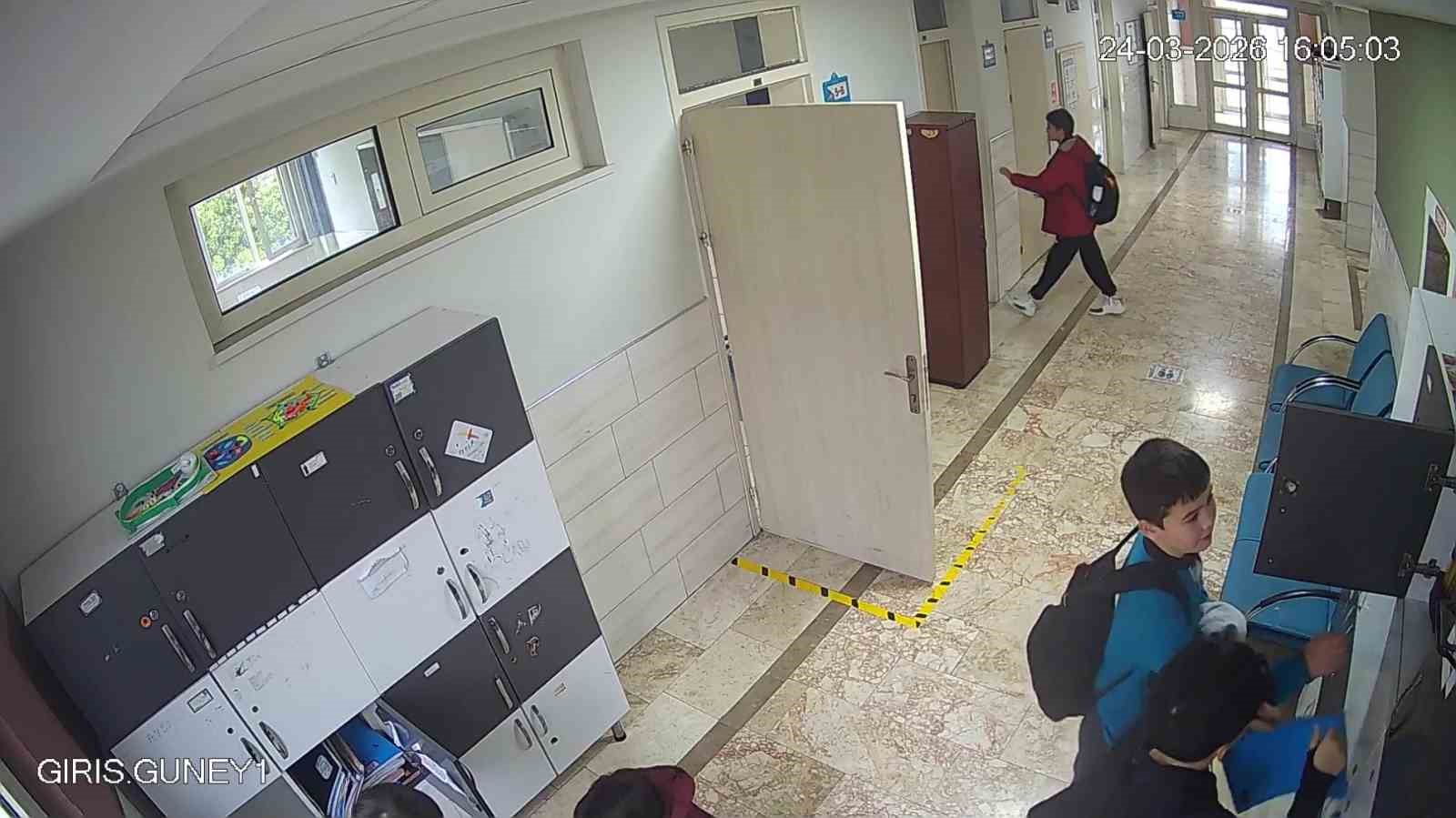 Okul koridorunda para buldu, aklına ilk gelen hadisle öğretmenler odasının yolunu tuttu 8 okul koridorunda para buldu aklina ilk gelen hadisle ogretmenler odasinin yolunu tuttu 4