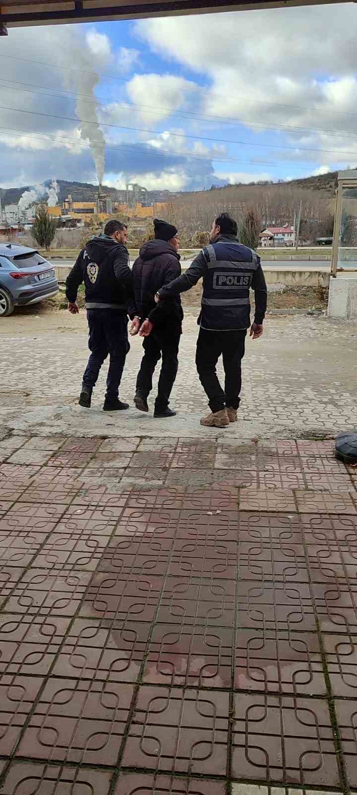 okul mudur yardimcisini darp eden bufe isletmecisi tutuklandi 0 RcerKcvd