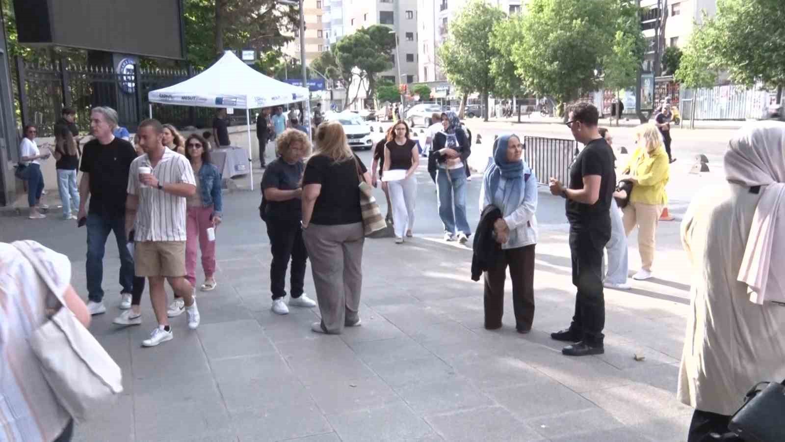 Okul önlerinde heyecanlı YKS bekleyişi başladı 5 okul onlerinde heyecanli yks bekleyisi basladi 1 NKaSbmlu