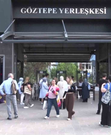 okul-onlerinde-heyecanli-yks-bekleyisi-basladi-nvSXnJ4x.jpg