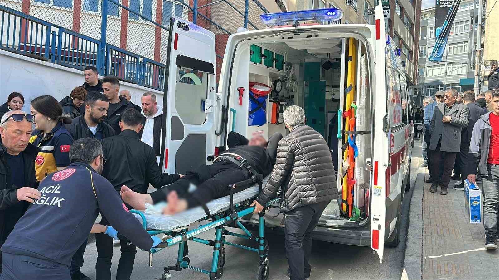 Okul önünde silahlı saldırı: 2 yaralı 4 okul onunde silahli saldiri 2 yarali 0 EVKBEGrm