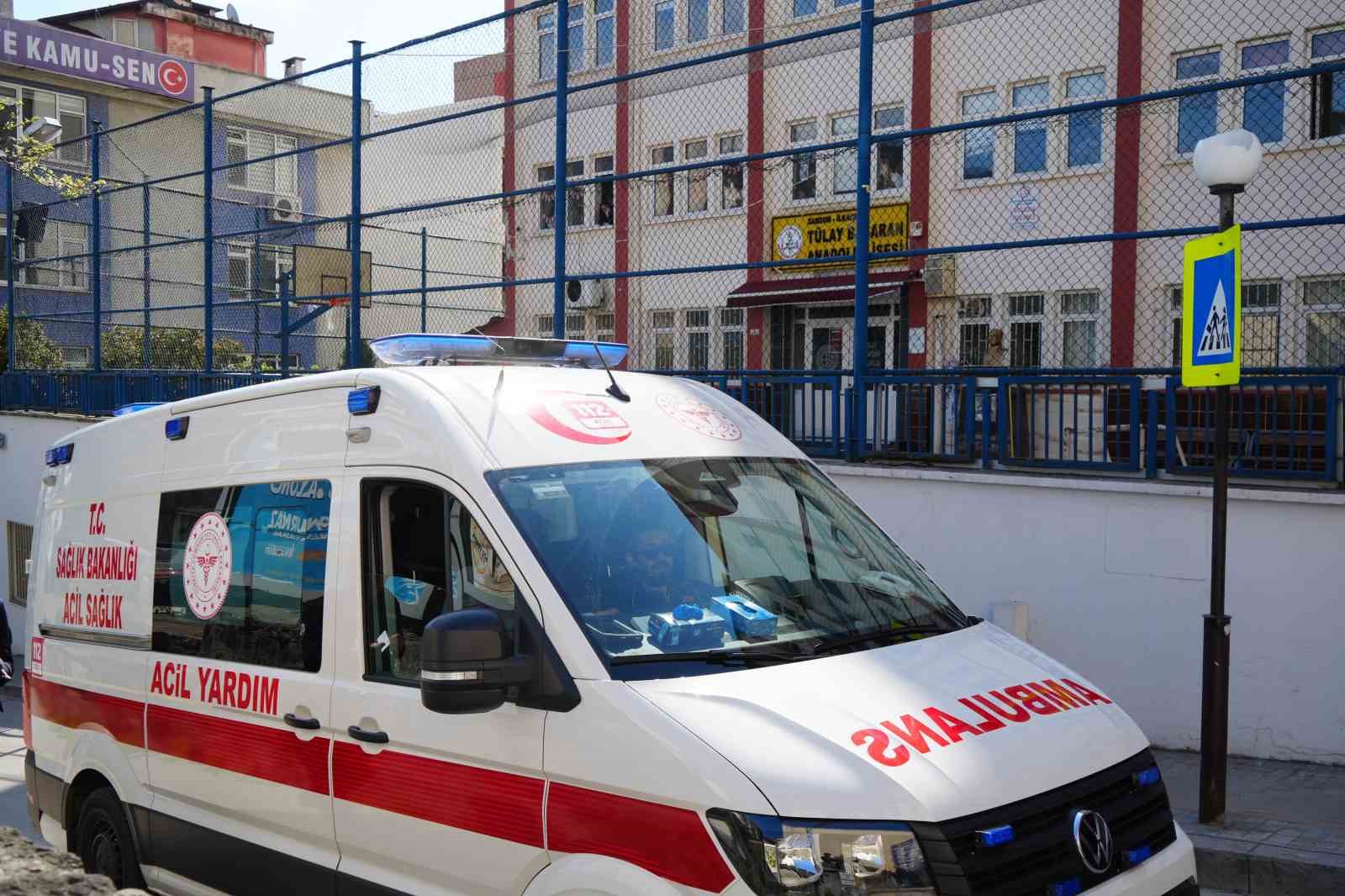 Okul önünde silahlı saldırı: 2 yaralı 5 okul onunde silahli saldiri 2 yarali 1 IjSXbtP1