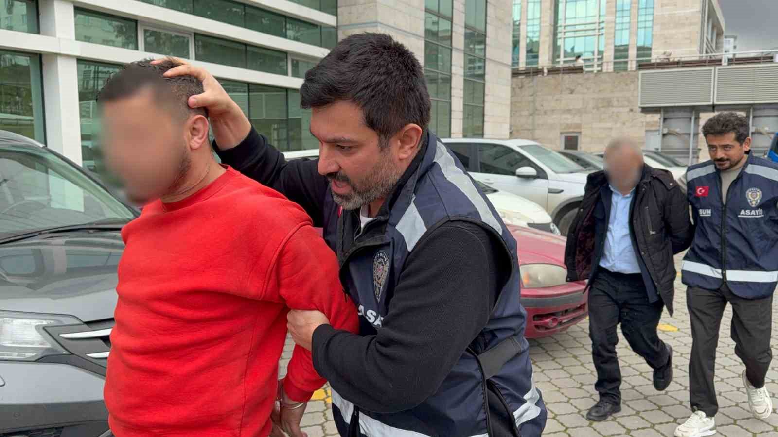 okul onundeki 2 kisinin yaralandigi silahli saldiriyla ilgili 2 kisi adliyeye sevk edildi 0 yUiMLaGV