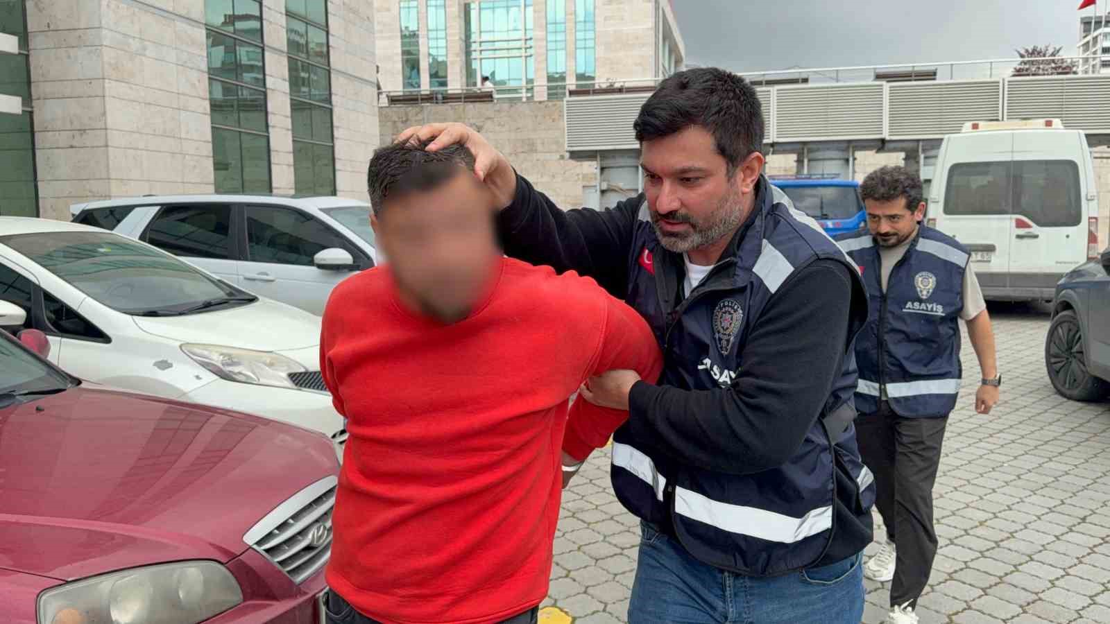 okul onundeki 2 kisinin yaralandigi silahli saldiriyla ilgili 2 kisi adliyeye sevk edildi 1 pDSSGMK6