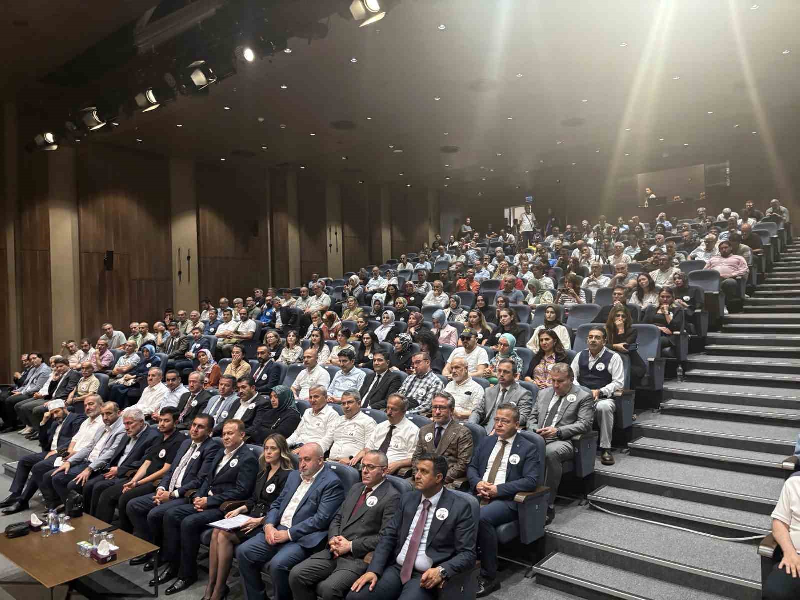 Okul saldırılarında hayatını kaybeden öğretmenler Fatih’te anıldı 4 okul saldirilarinda hayatini kaybeden ogretmenler fatihte anildi 0 q6lCre6K