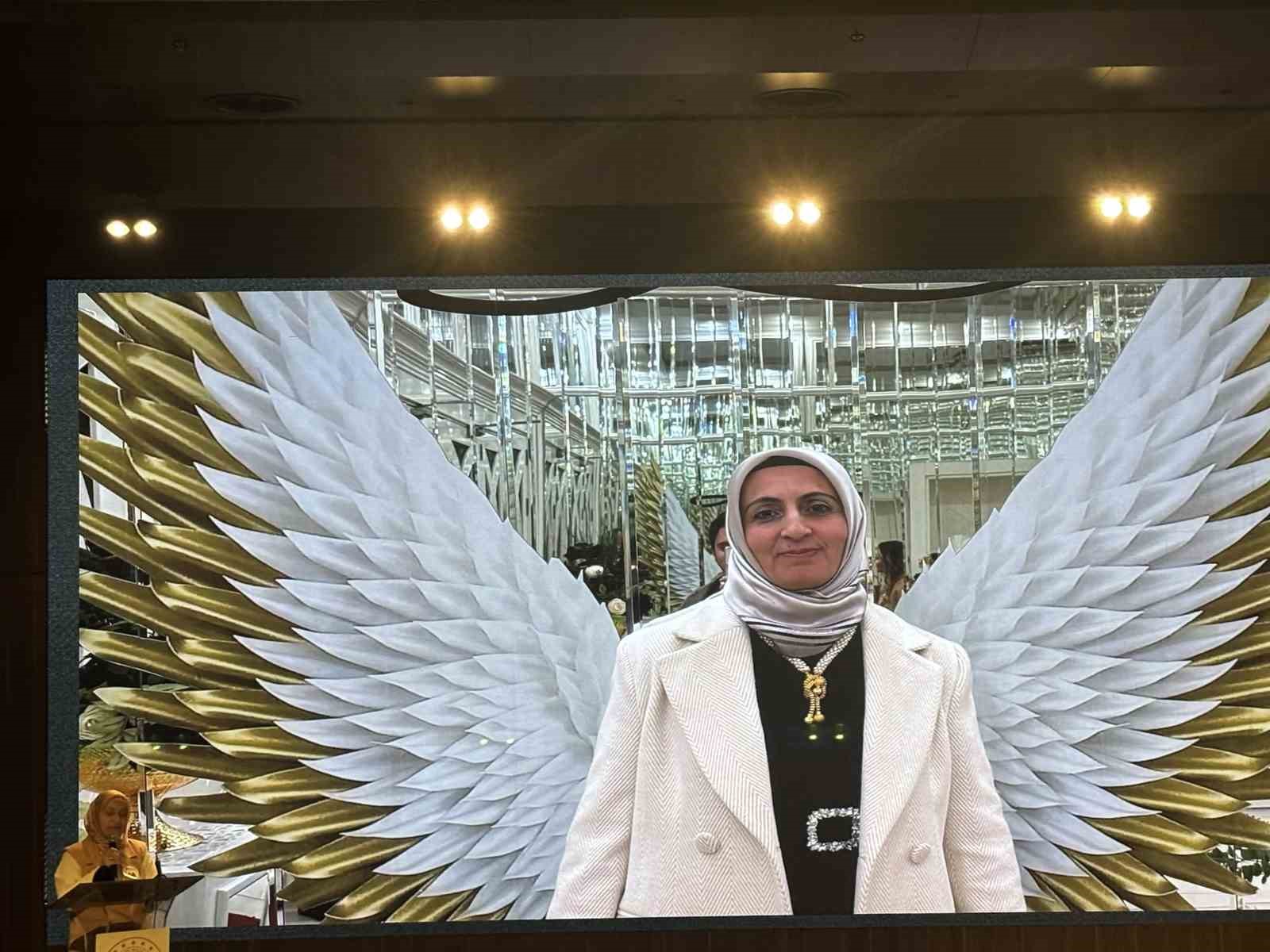 Okul saldırılarında hayatını kaybeden öğretmenler Fatih’te anıldı 7 okul saldirilarinda hayatini kaybeden ogretmenler fatihte anildi 3 idXwjgEg