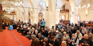 okul-saldirisinda-hayatini-kaybeden-ogretmen-ve-ogrencileri-icin-mevlit-okutuldu-KdQSp5Su.jpg
