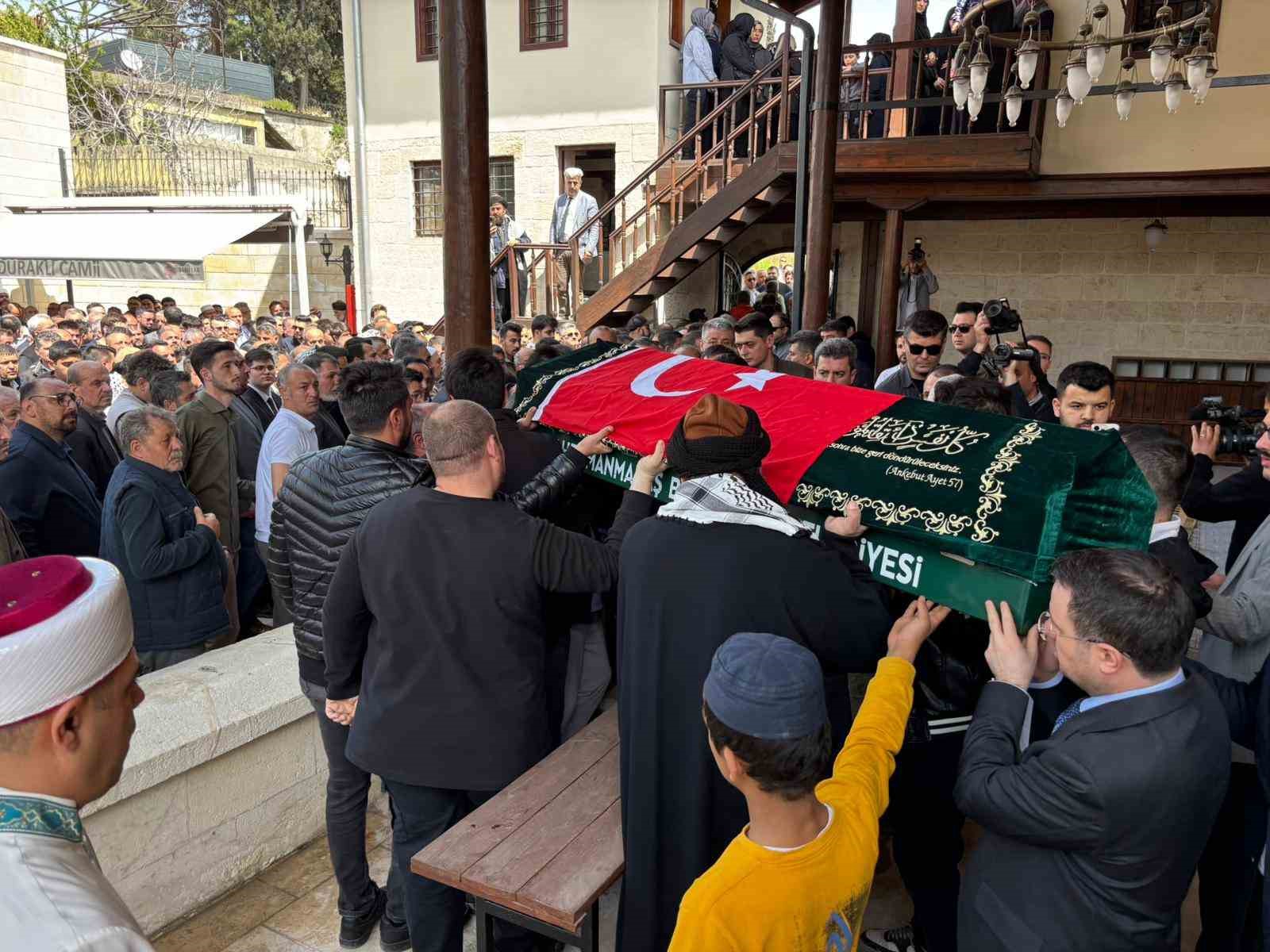 okul saldirisinda hayatini kaybeden suranur son yolculuguna ugurlandi 2 YLOG6ATj