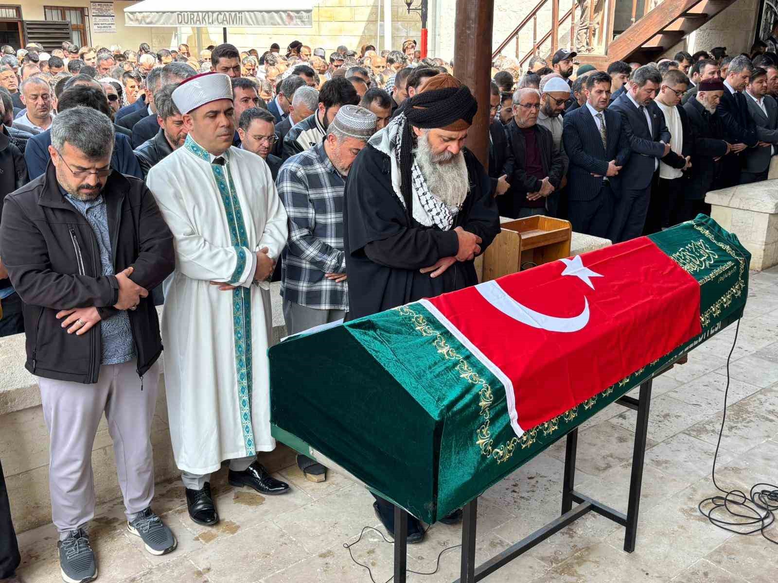 okul saldirisinda hayatini kaybeden suranur son yolculuguna ugurlandi 3