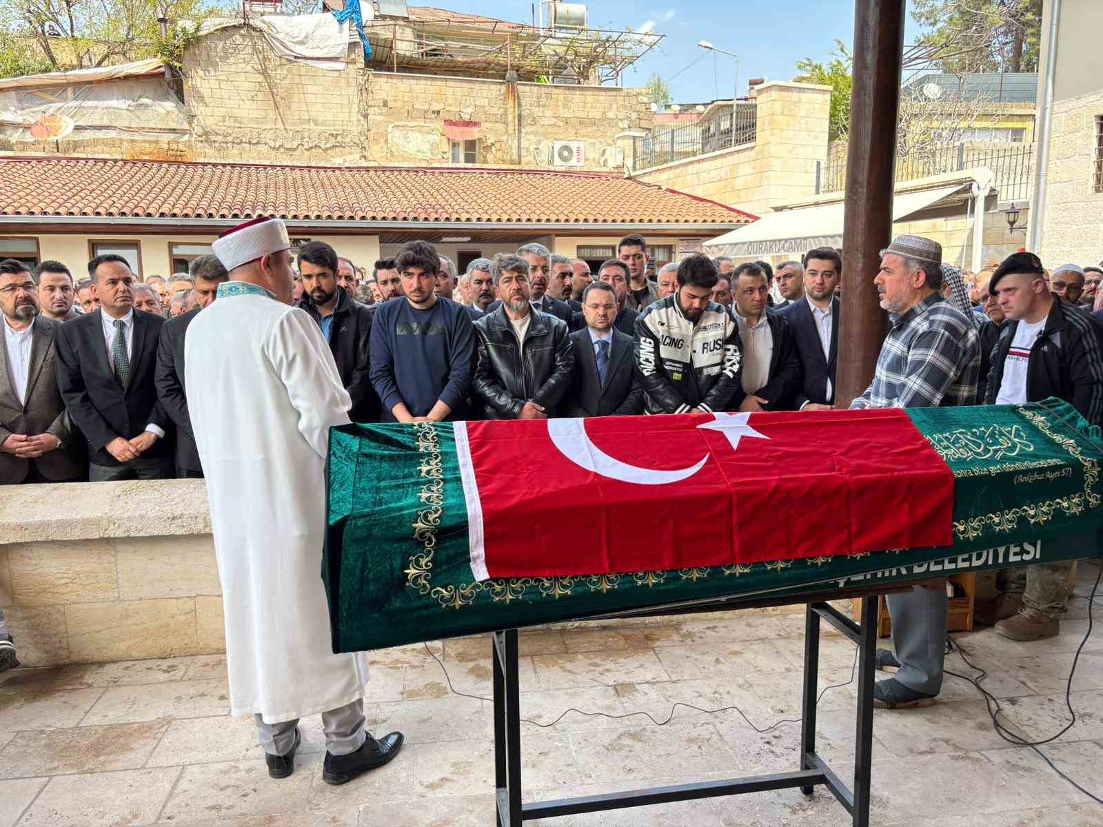okul saldirisinda hayatini kaybeden suranur son yolculuguna ugurlandi 4