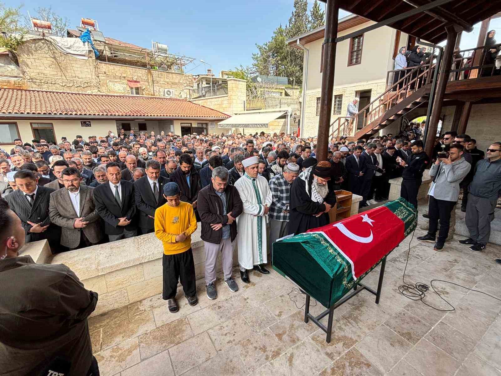 okul saldirisinda hayatini kaybeden suranur son yolculuguna ugurlandi 6 dAfG4bYC