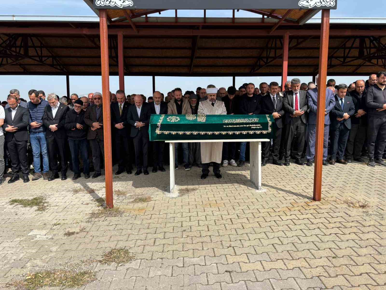 okul saldirisinda hayatini kaybeden yusuf tarik son yolculuguna ugurlandi 0 CzeWAAg7