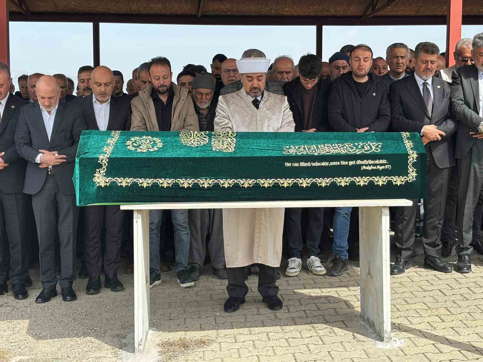 okul saldirisinda hayatini kaybeden yusuf tarik son yolculuguna ugurlandi 5 IGcSK95I