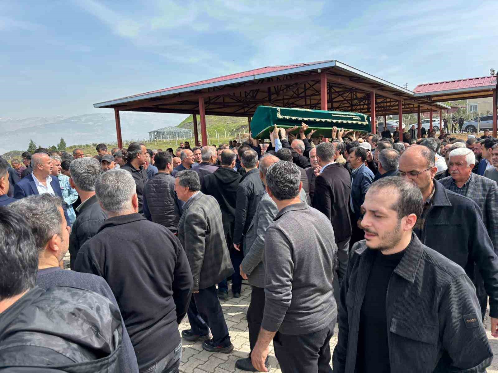 okul saldirisinda hayatini kaybeden yusuf tarik son yolculuguna ugurlandi 6 reZ88m2O