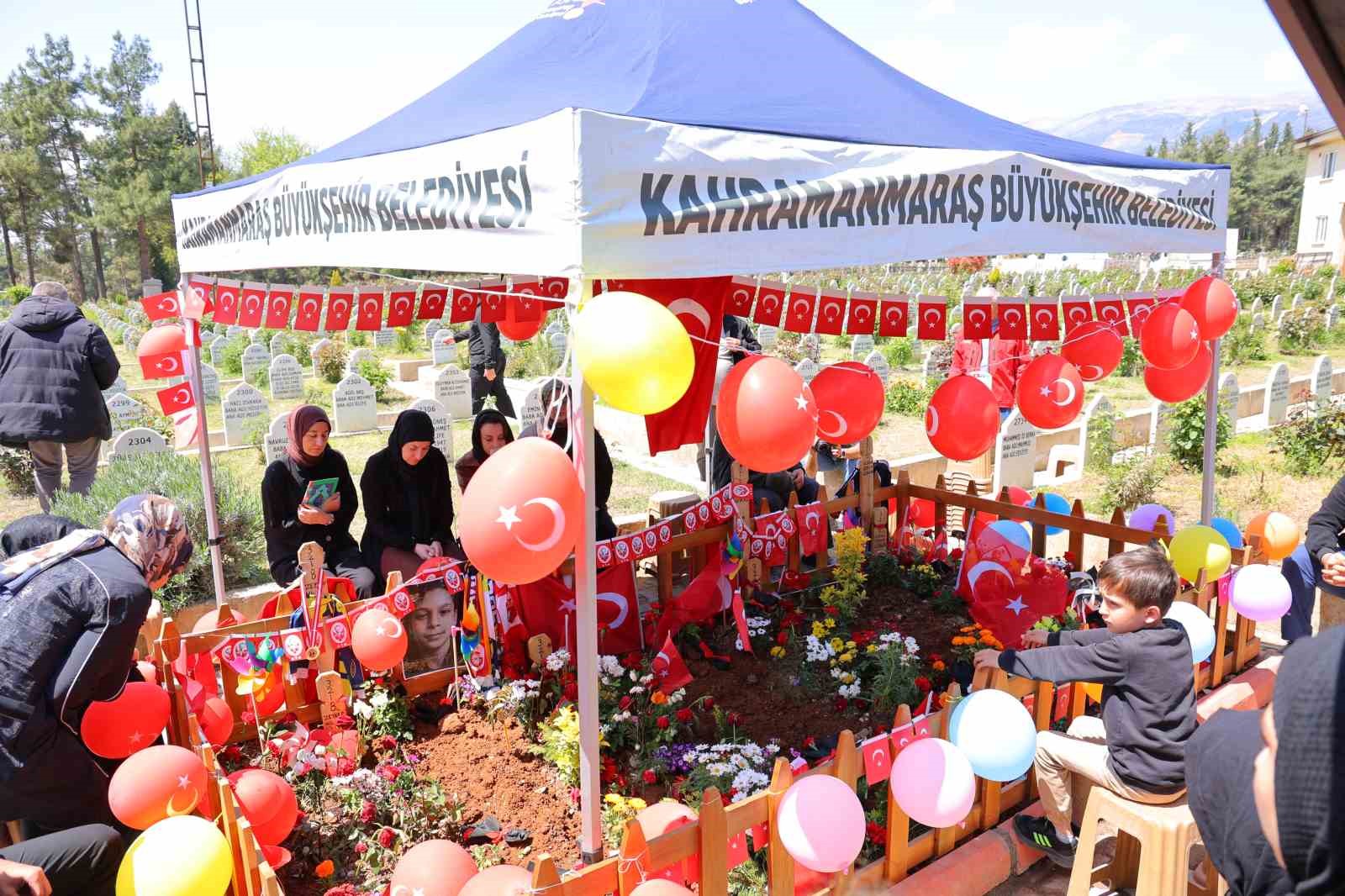 Okul saldırısında hayatını kaybeden Zeynep’in babasından hüzünlü 23 Nisan ziyareti 7 okul saldirisinda hayatini kaybeden zeynepin babasindan huzunlu 23 nisan ziyareti 3 d3fwcs1v