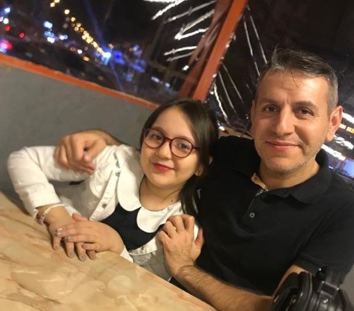 Okul saldırısında hayatını kaybeden Zeynep’in babasından hüzünlü 23 Nisan ziyareti 8 okul saldirisinda hayatini kaybeden zeynepin babasindan huzunlu 23 nisan ziyareti 4 WeTbKBds