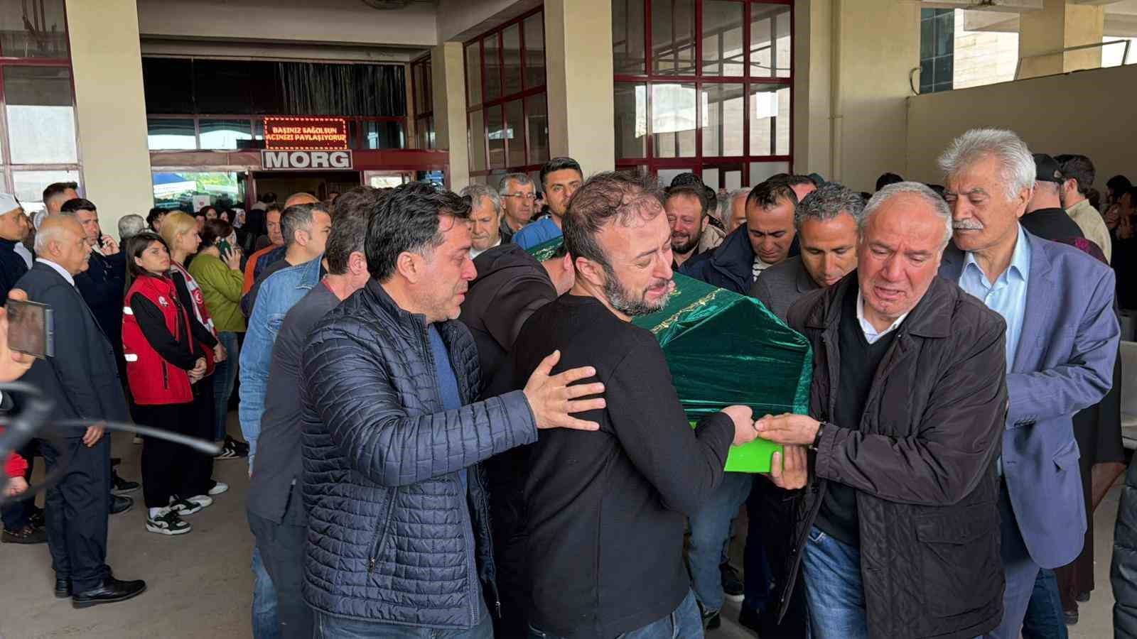 okul saldirisinda hayatini kaybedenlerin cenazeleri ailelerine teslim edilmeye baslandi 0 AXytt844