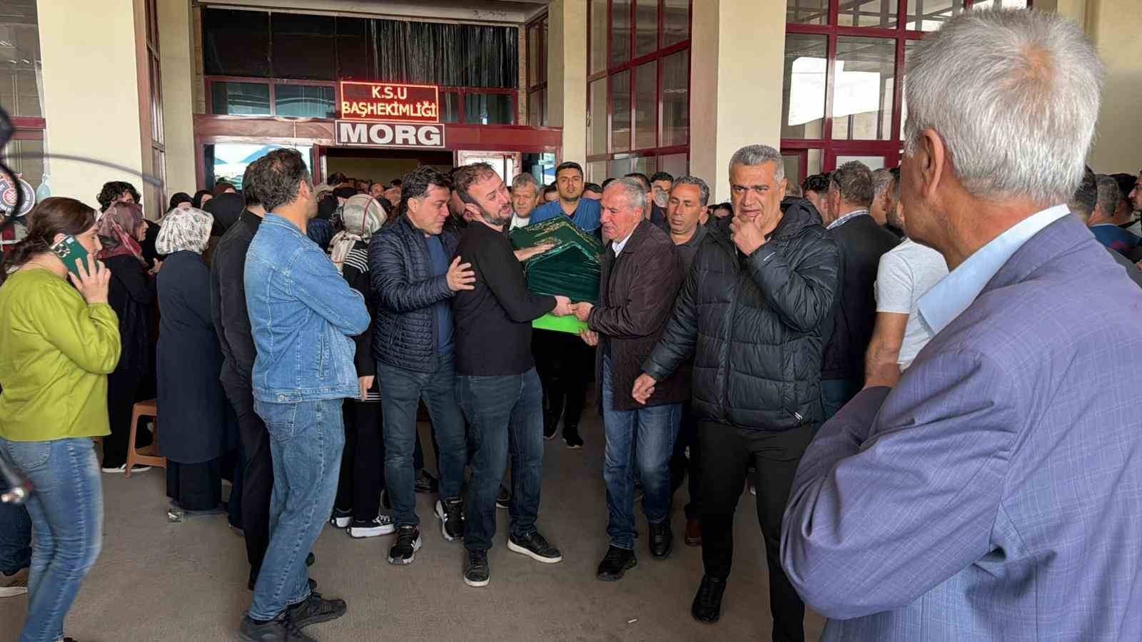 okul saldirisinda hayatini kaybedenlerin cenazeleri ailelerine teslim edilmeye baslandi 3