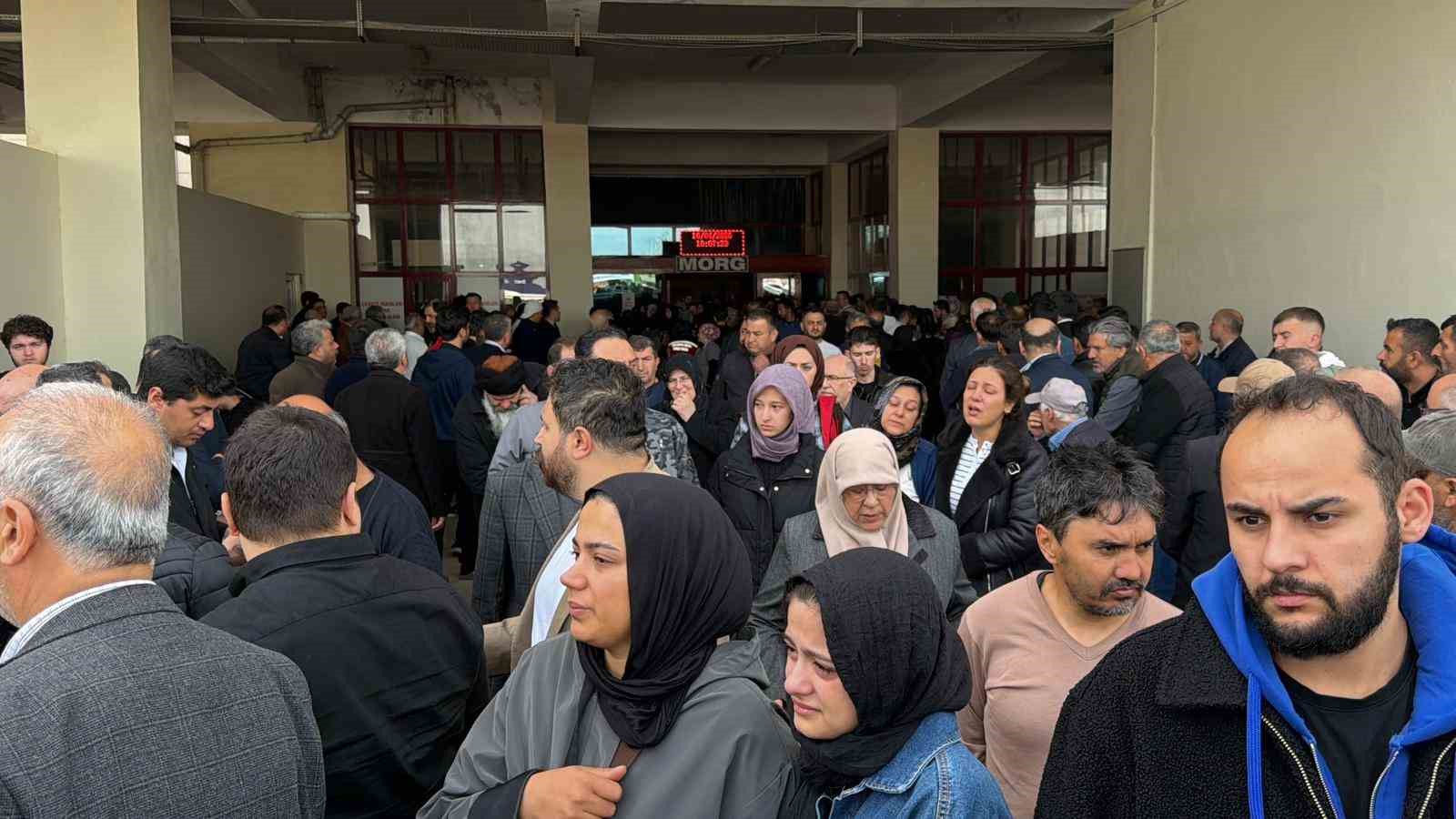 okul saldirisinda hayatini kaybedenlerin cenazeleri ailelerine teslim edilmeye baslandi 4 tiFVZOQ2