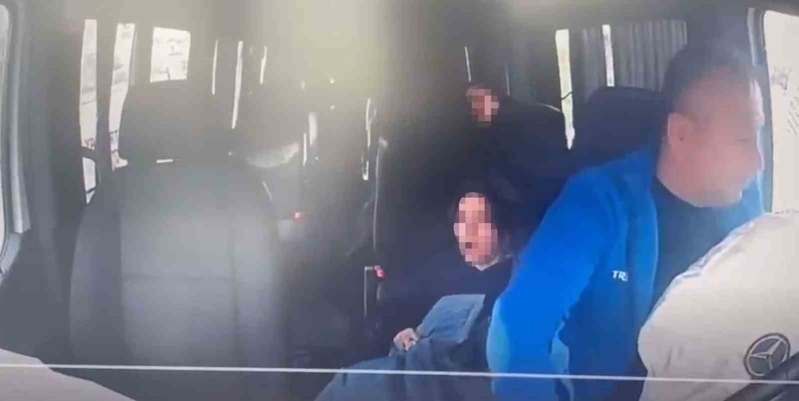 okul servisi ile kamyonet kafa kafaya carpisti emniyet kemeri takili olmayan ogrenci koridora uctu O9m8YBXE