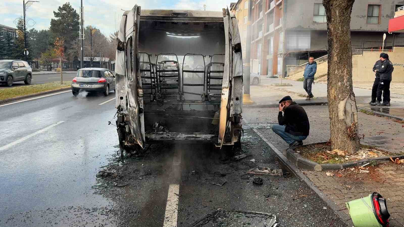 okul servisi kule dondu surucusu caresizce izledi 1 7LsiKpsH