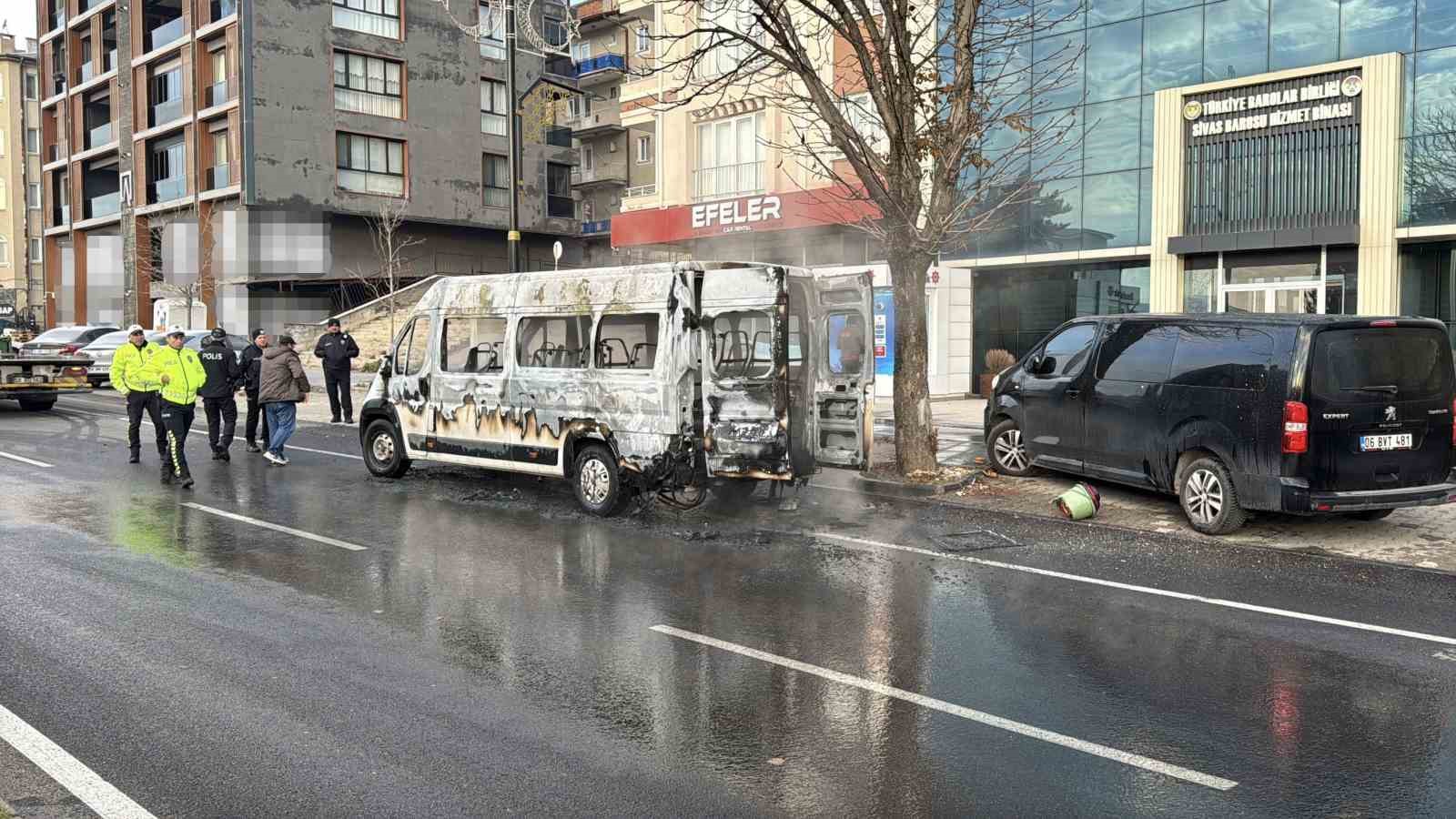 okul servisi kule dondu surucusu caresizce izledi 4 wva5gvSb