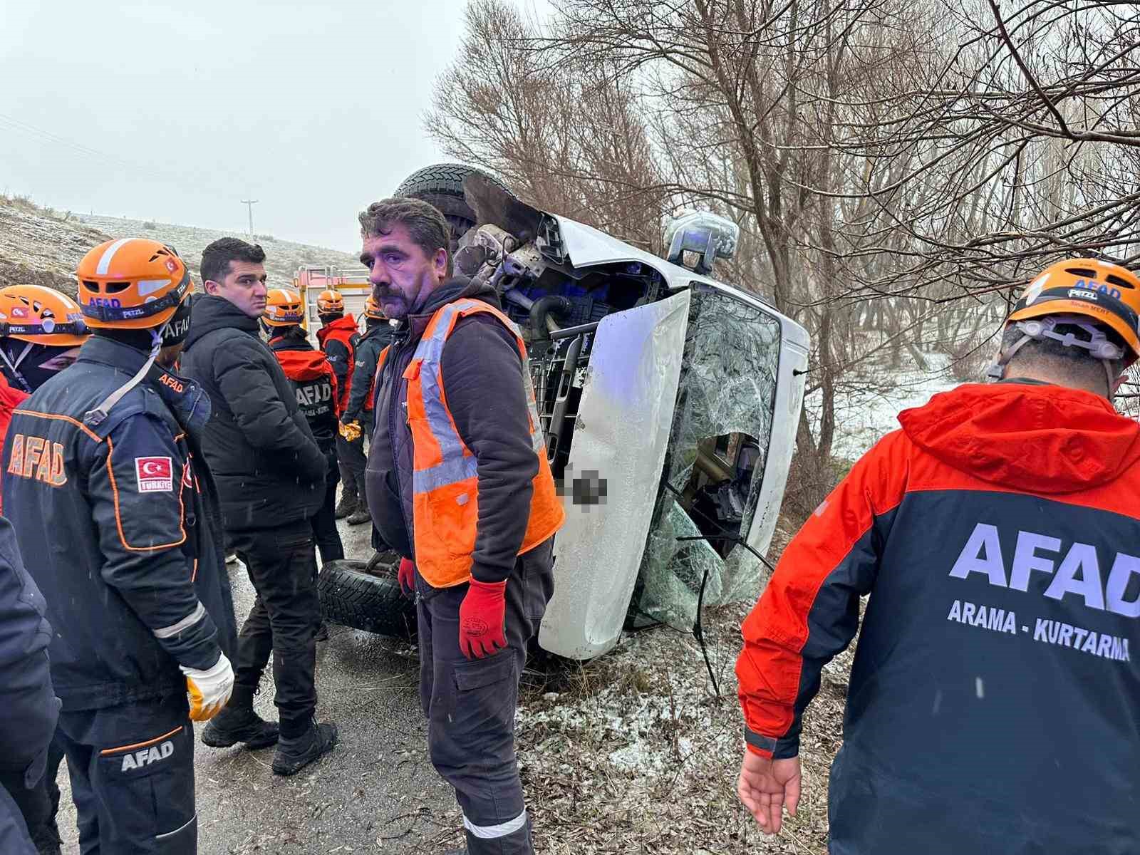 okul servisi yan yatti 14u ogrenci 15 kisi yaralandi 1