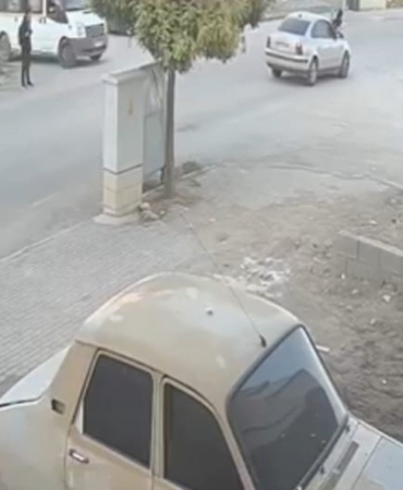 okul-servisinden-indikten-sonra-otomobilin-carptigi-lise-ogrencisi-agir-yaralandi-xl5gejxb.jpg