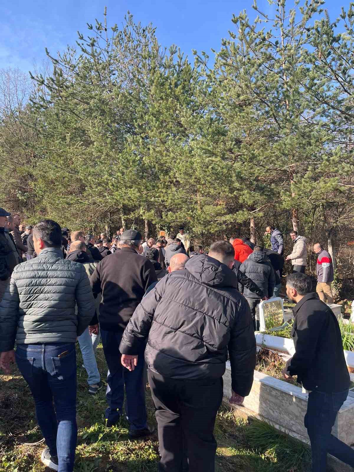 okul yolunda olen 5 yasindaki gunes topraga verildi 3 M8KeemTj