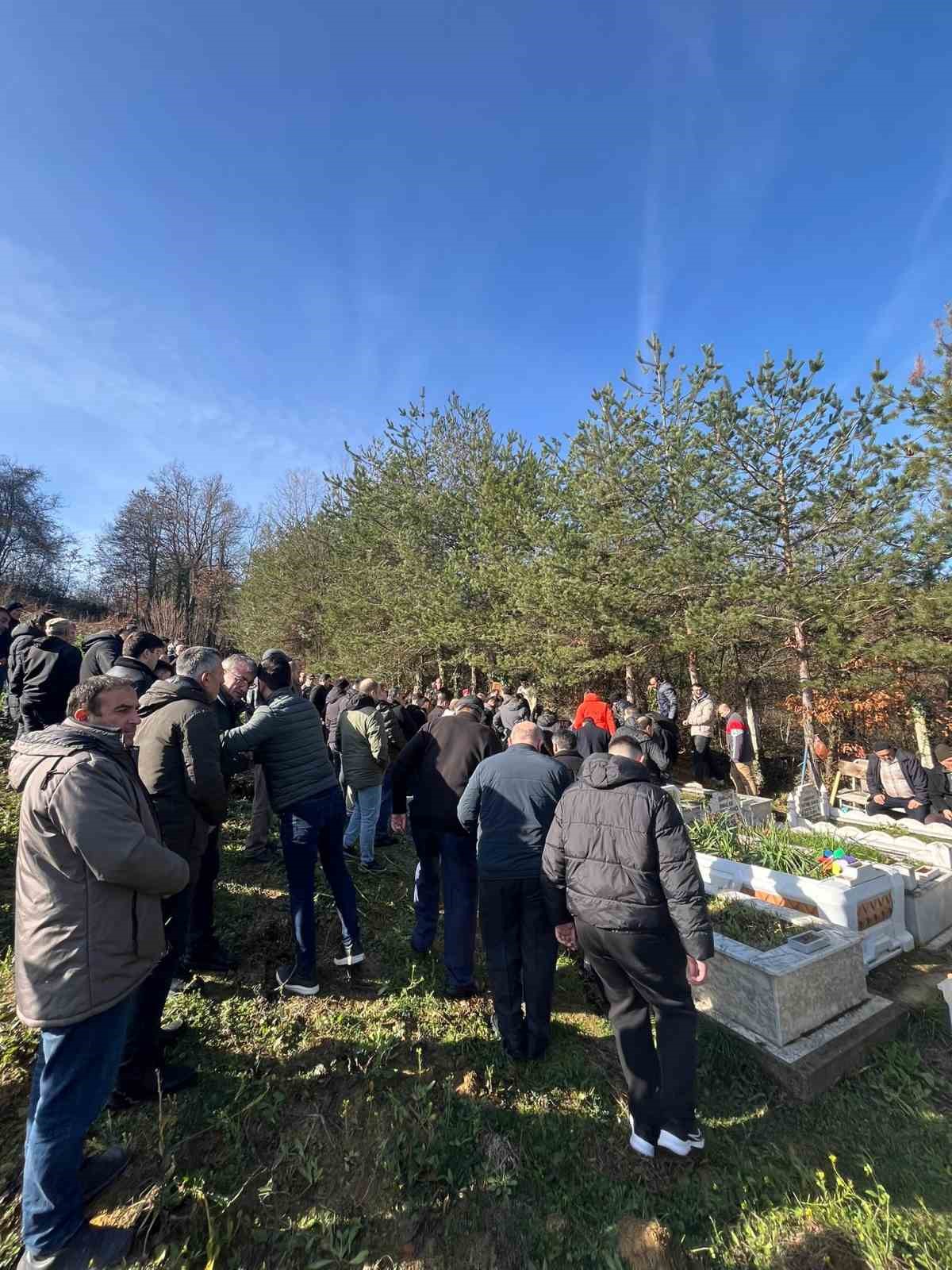 okul yolunda olen 5 yasindaki gunes topraga verildi 5