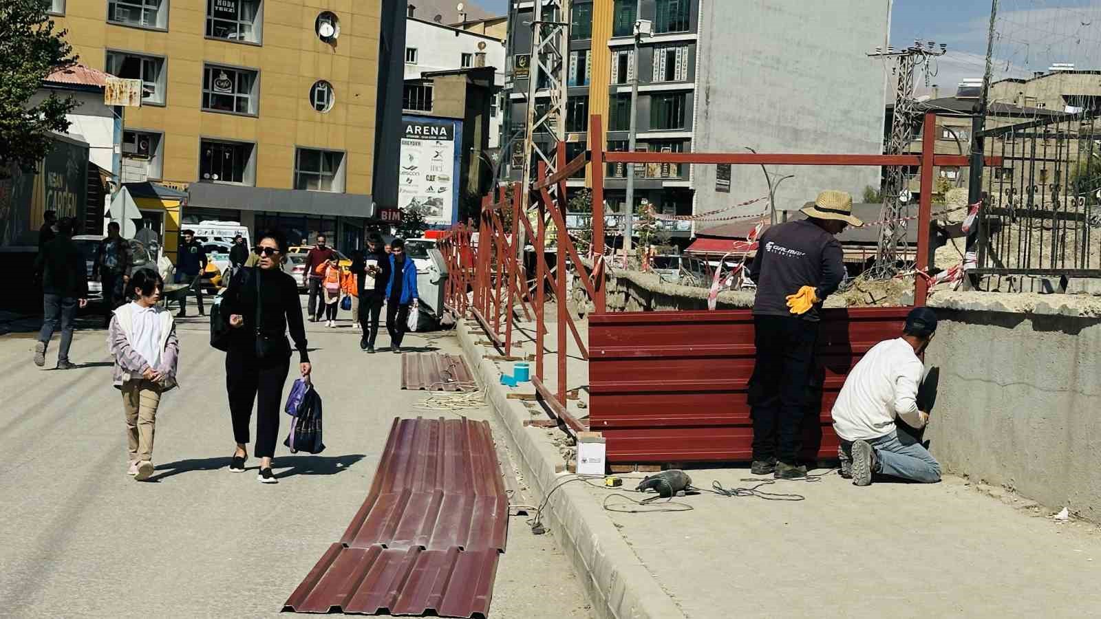okul yolundaki kaldirimin kapatilmasina tepki kaldirimi ogrencilere acin 7 AOpRYVc6