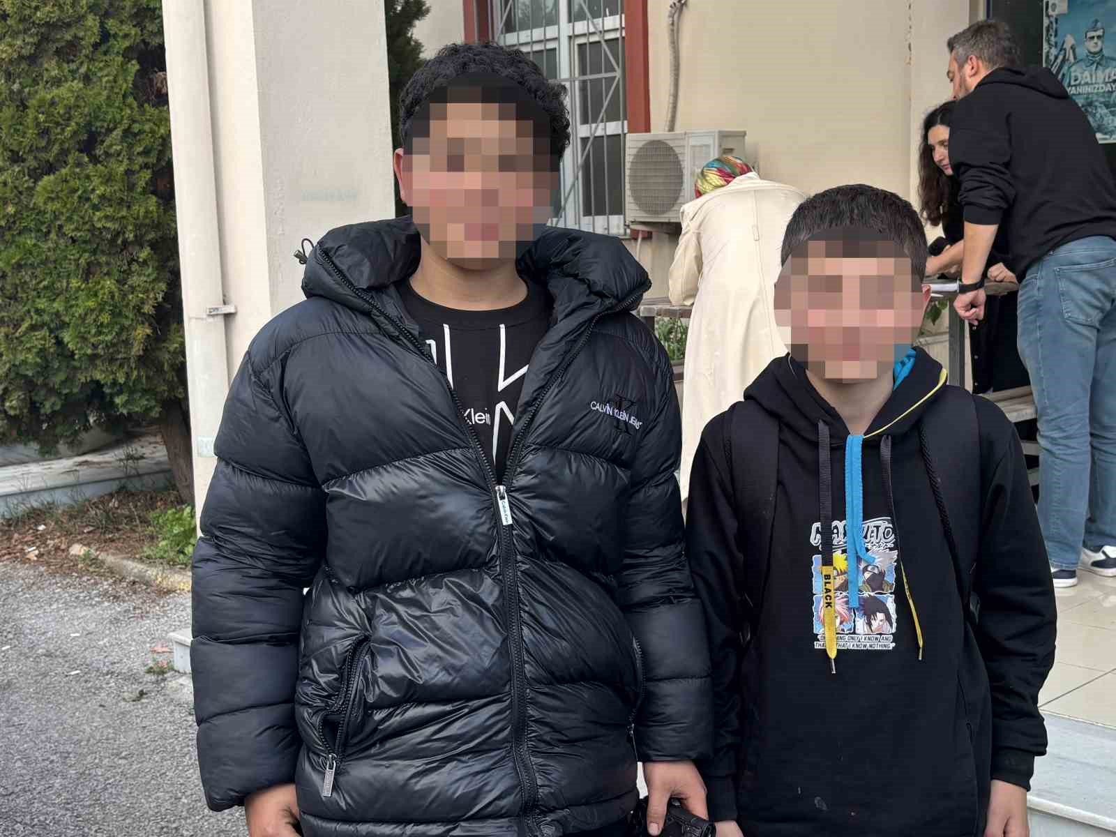 okula gidiyorum deyip ortadan kaybolan iki kafadar polisi alarma gecirdi biraz kacalim dedik 0 Uf21rIIG