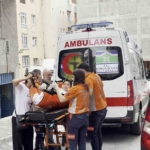 okula-gitmekte-zorlaninca-sinava-girecegi-okula-ambulans-ile-goturuldu-J5g1XhLz.jpg