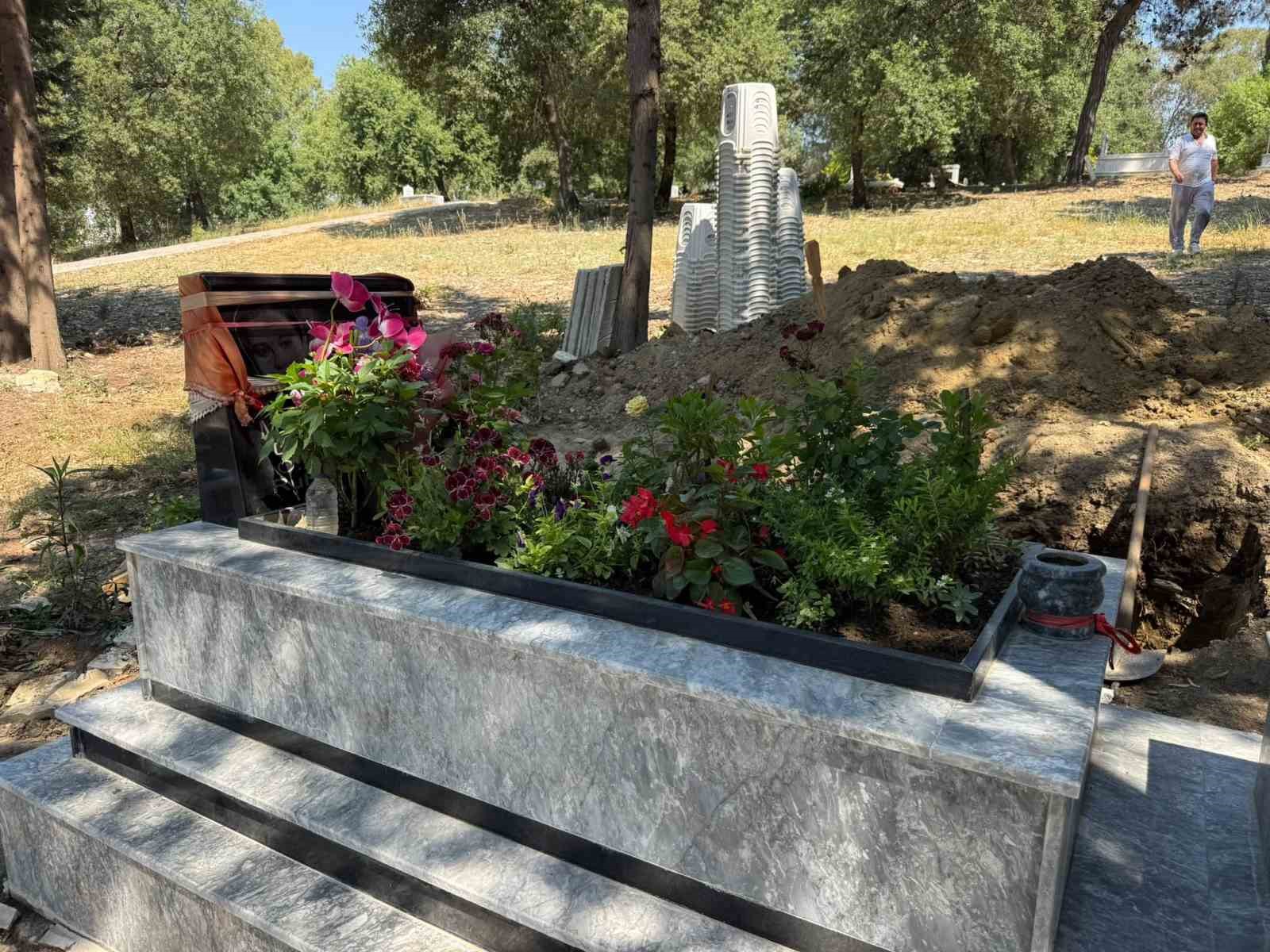 okula goturdugu 16 yasindaki kizini kazada kaybetmisti acisina dayanamayip vefat etti 1 A9zTA88S