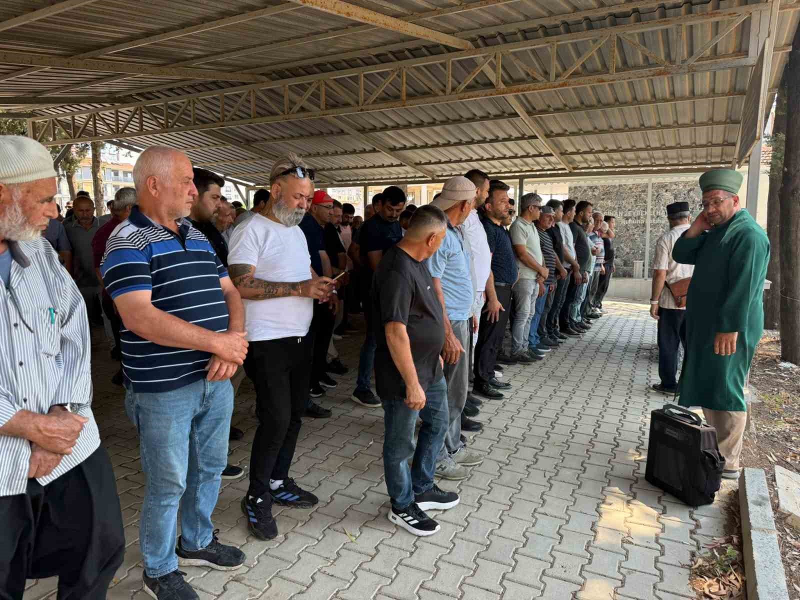 okula goturdugu 16 yasindaki kizini kazada kaybetmisti acisina dayanamayip vefat etti 5