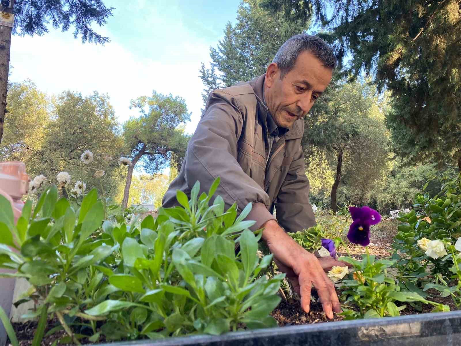 okula goturdugu 16 yasindaki kizini kazada kaybetmisti acisina dayanamayip vefat etti 7 IZKvZyyv