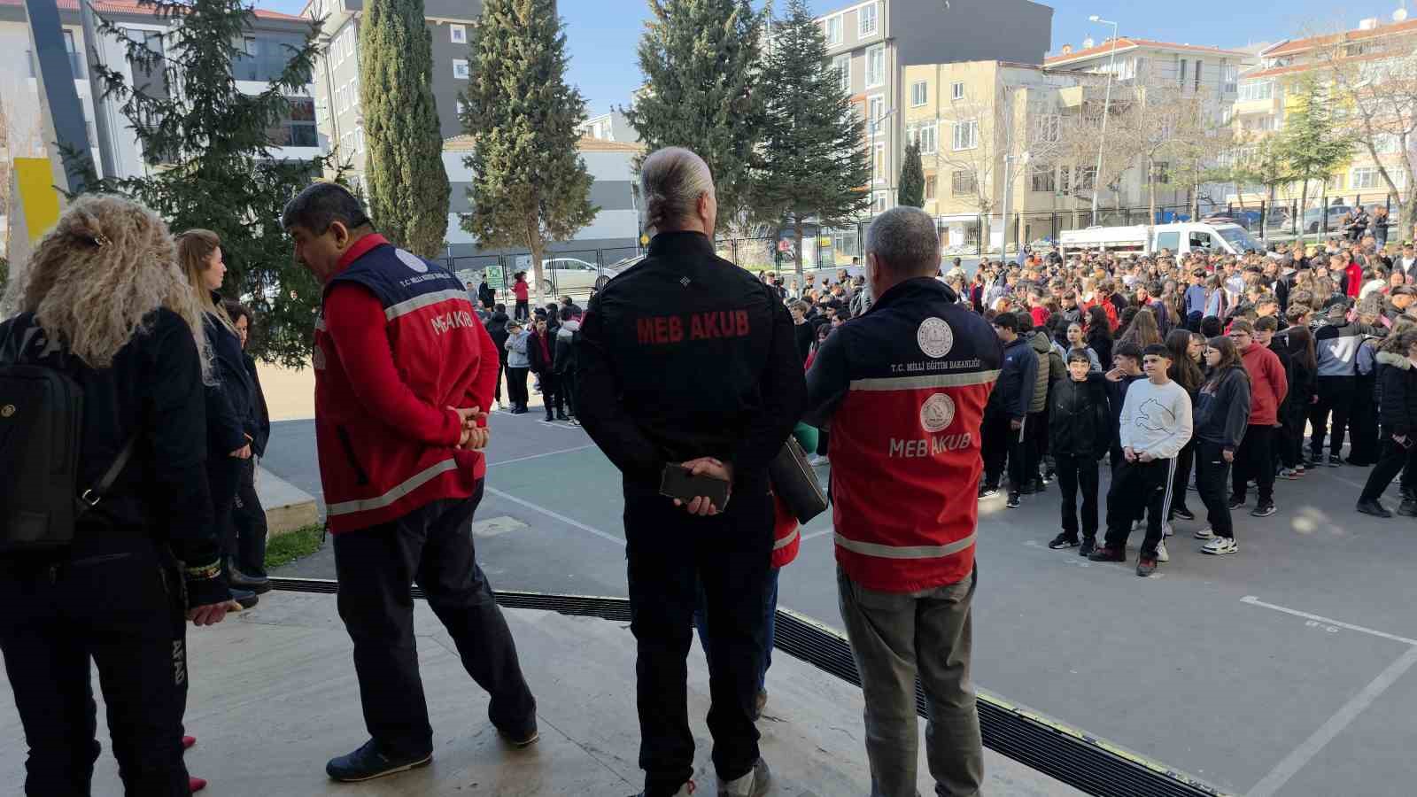 okulda gercegi aramayan deprem tatbikati 1 fphBw6Du