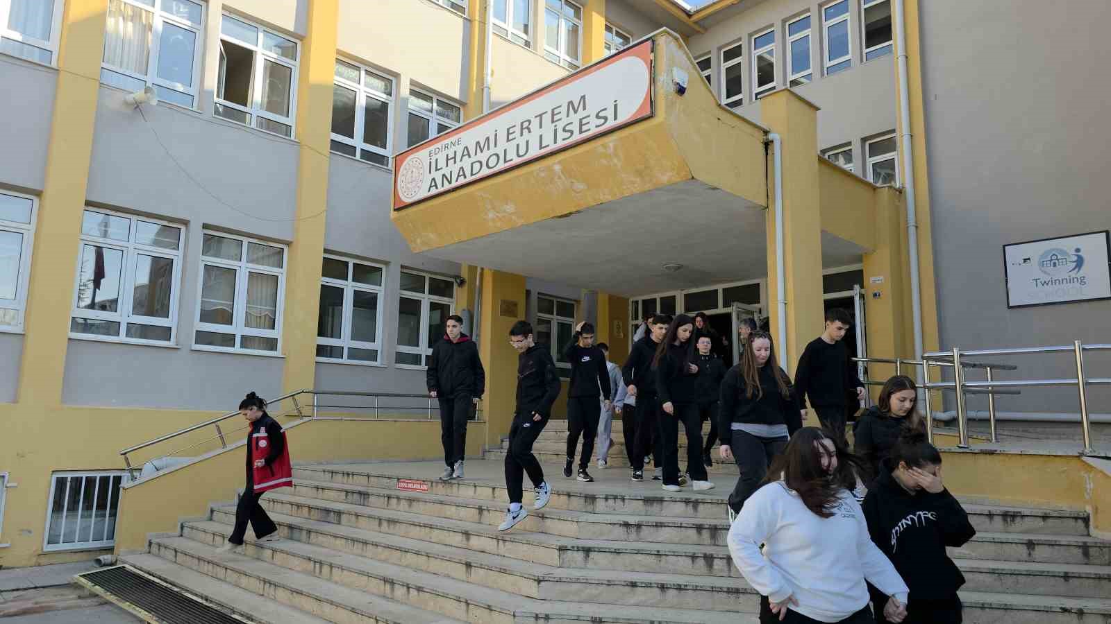 okulda gercegi aramayan deprem tatbikati 3 RnY9BKjG