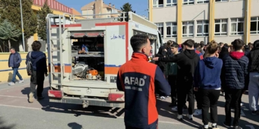 okulda-gercegi-aramayan-deprem-tatbikati-f9SKJBMx.jpg
