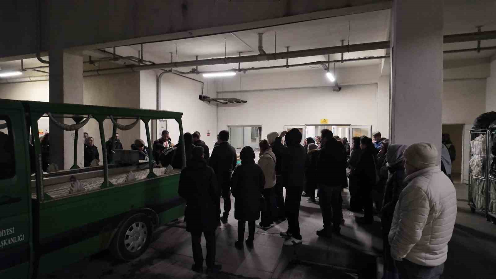 Okuldaki saldırıda hayatını kaybeden Fatmanur öğretmenin cenazesi adli tıpa gönderildi 4 okuldaki saldirida hayatini kaybeden fatmanur ogretmenin cenazesi adli tipa gonderildi 0 XLaRfOsz