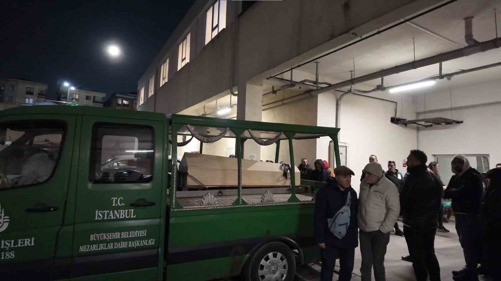 Okuldaki saldırıda hayatını kaybeden Fatmanur öğretmenin cenazesi adli tıpa gönderildi 5 okuldaki saldirida hayatini kaybeden fatmanur ogretmenin cenazesi adli tipa gonderildi 1