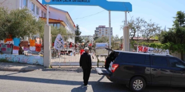 okuldaki-saldiridan-kurtulan-ogrenci-annesiyle-okula-gelip-esyalarini-aldi-eVbxStUx.jpg