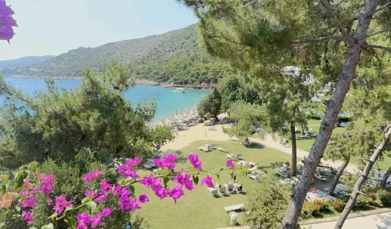 okullar-kapandi-bodrum-sahilleri-doldu-GR1eTeFY.jpg
