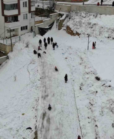 okullar-tatil-edildi-cocuklar-karda-doyasiya-eglendi-hZYktjOh.jpg
